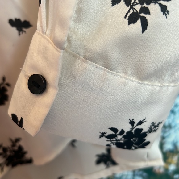 Zara Button Down satin blouse size S - Picture 4 of 5